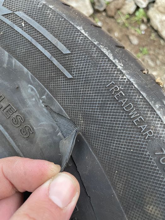 Продавам гуми за джип