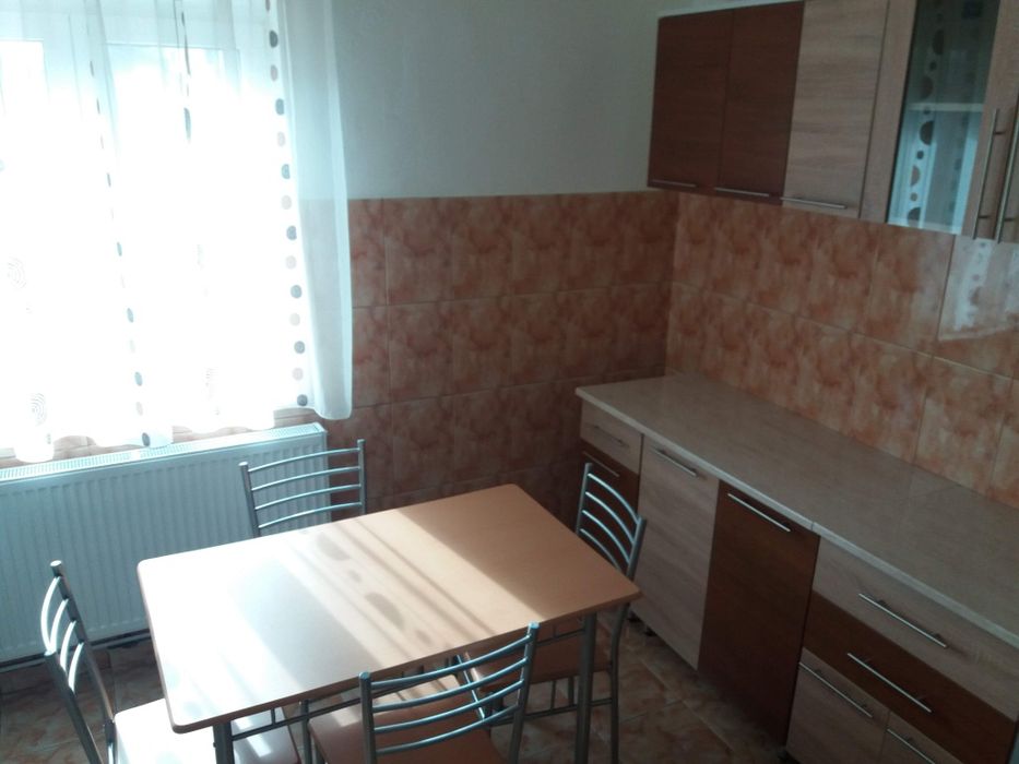 Închiriez apartament
