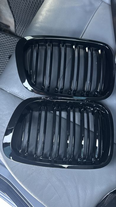 Ноздри е46 черный глянец