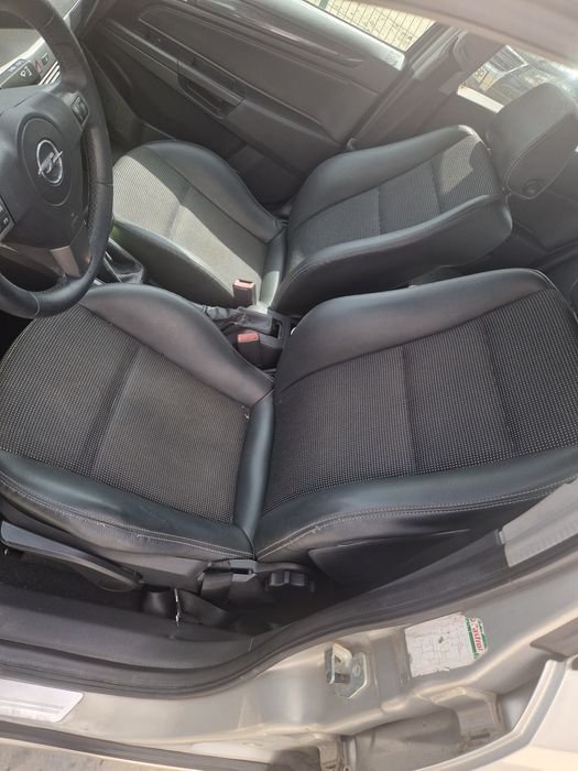 Opel Astra H 1.6 (НА ЧАСТИ)