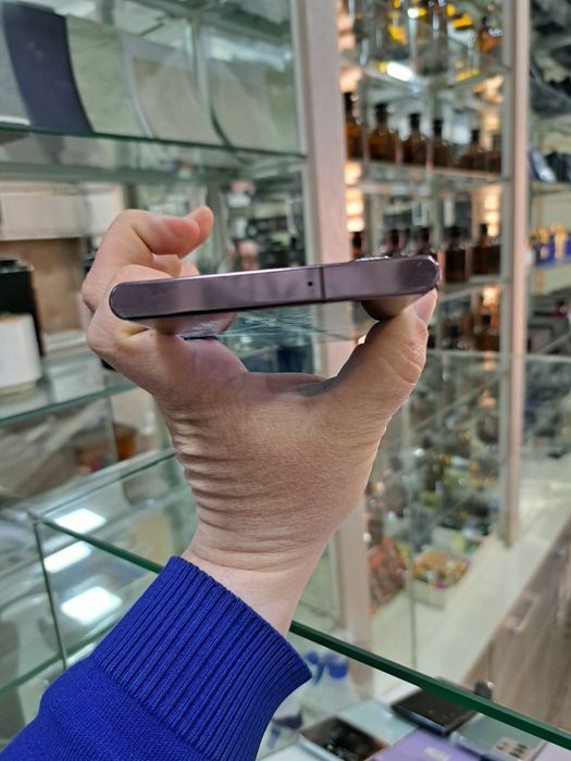 Samsung S22 Ultra xotirasi 12/256GB