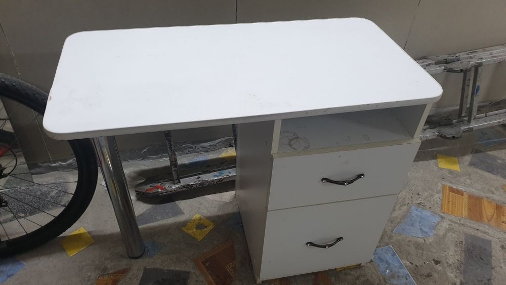 Маникюрные столы 3 шт