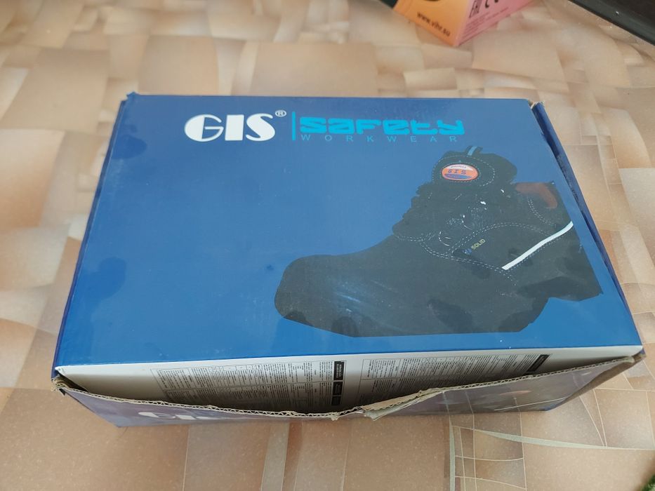 Продаётся спецботинки