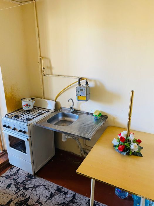 Аренда квартира Чирчик 2 хонали узимники 200 $ 2-этаж Актябрь бозор