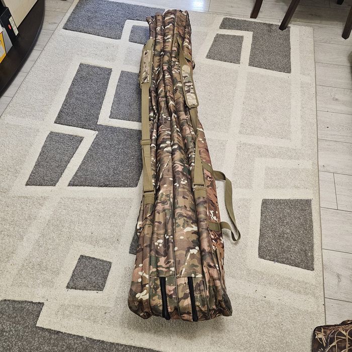 Калъфи за риболовни пръчки и принадлежности.