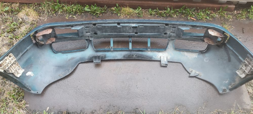 Передний бампер Ауди Б4