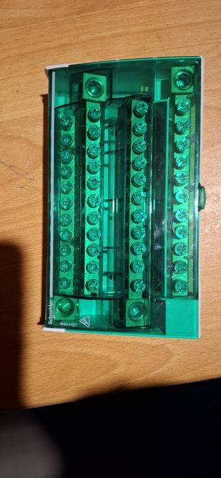 Siguranțe automate diferențiale, distribuitor