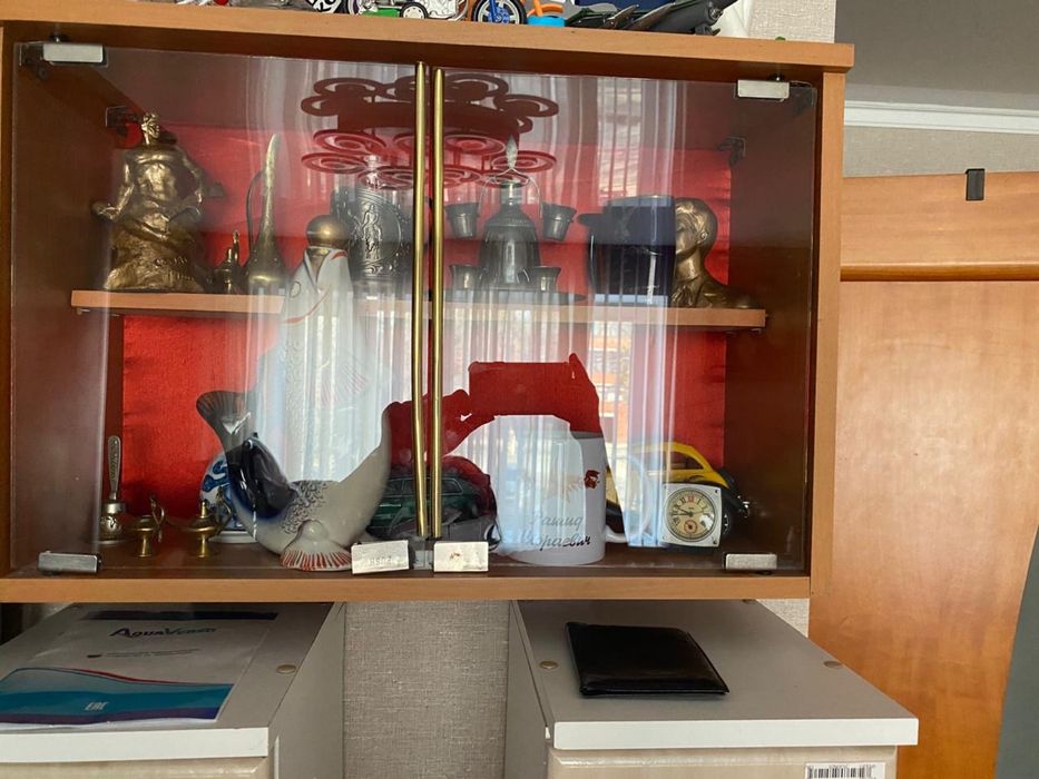 Продам комоды, стол