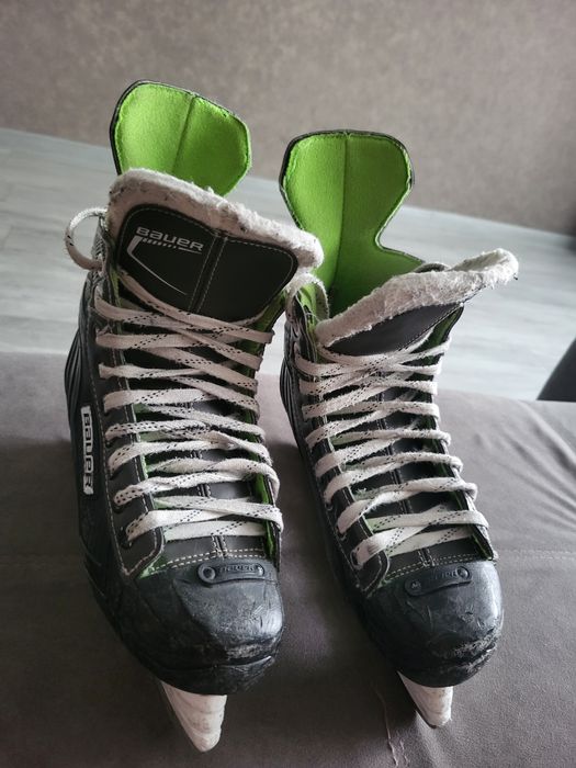 Юниорские хоккейные коньки