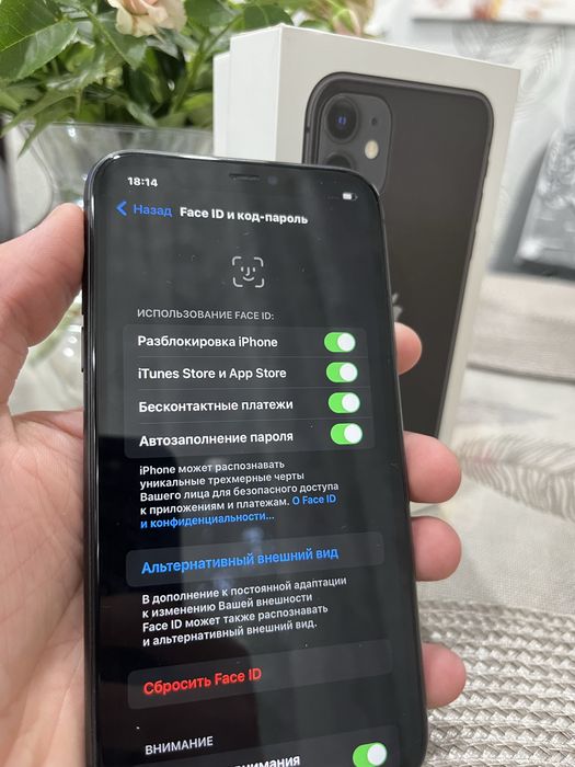 iPhone айфон 11 почти идеал 64гб