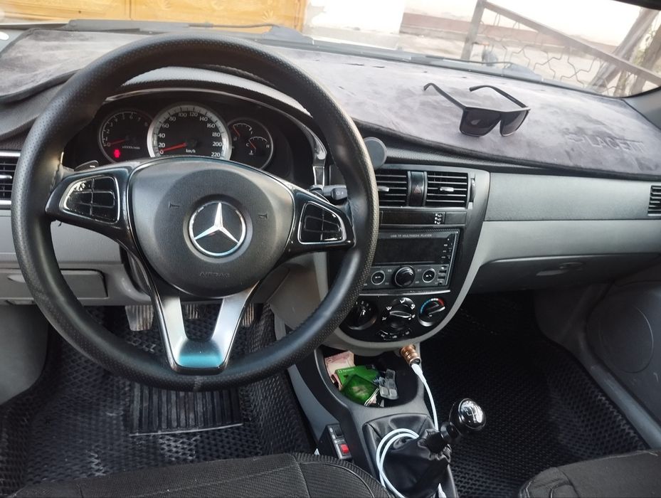 Lasetti 1.8 avtomobili sotiladi