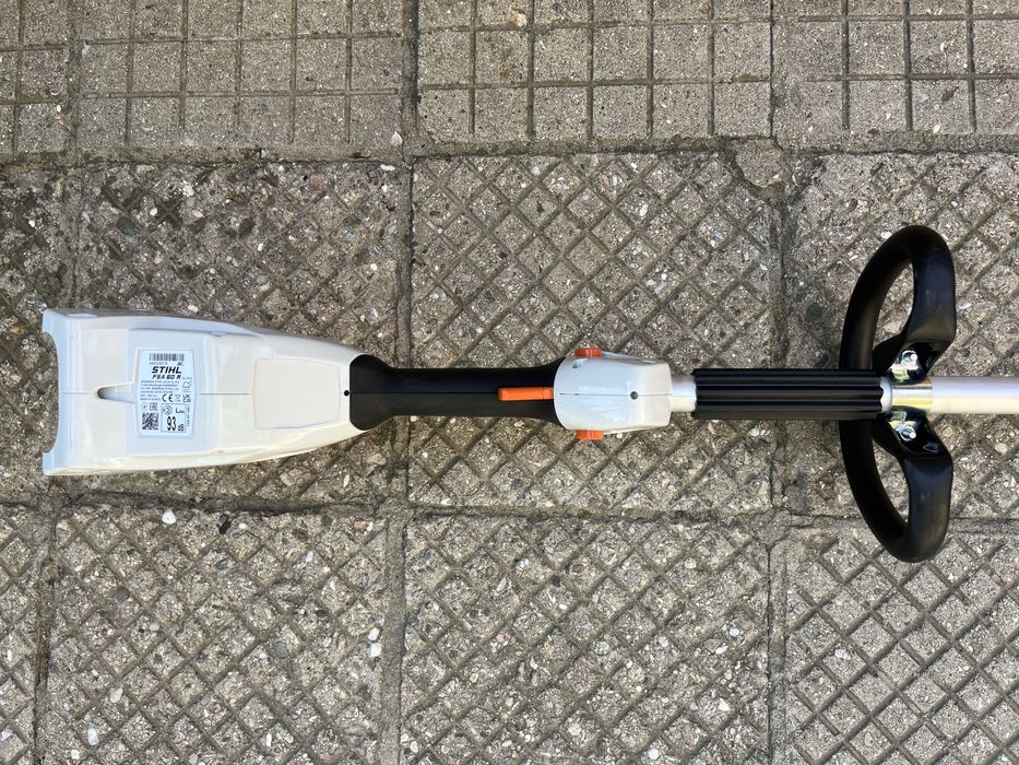 Продавам акумулаторен тример STIHL FSA 60 R