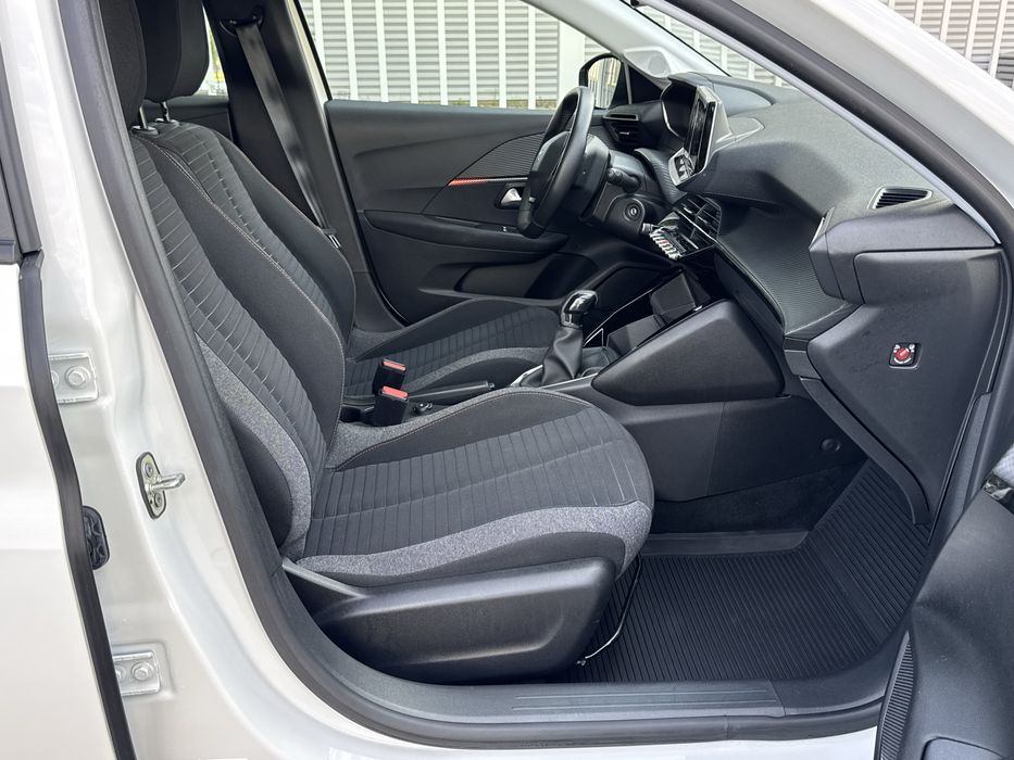 Peugeot 208 2020 1300 km masina este noua