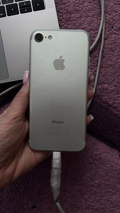 Продам iphone 7 серого цвета