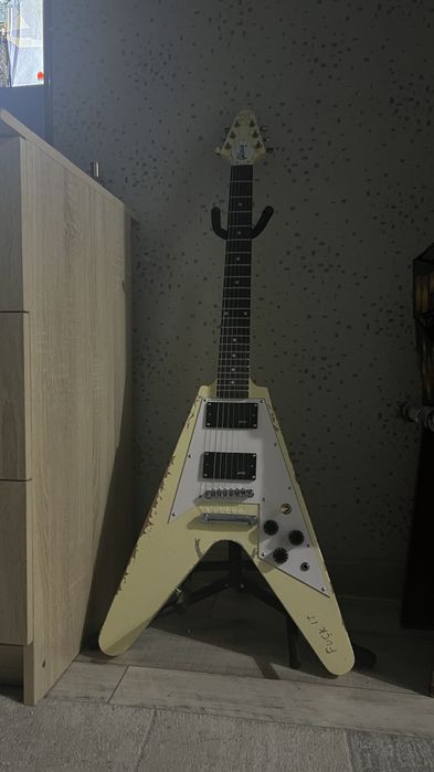 электрогитара flying v