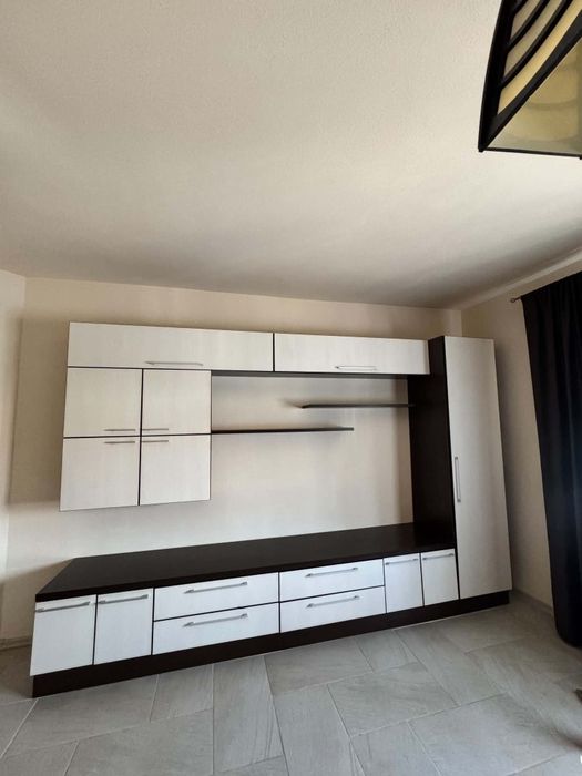 Vand mobila living