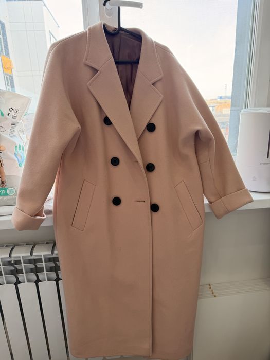 Светло-розовое пальто