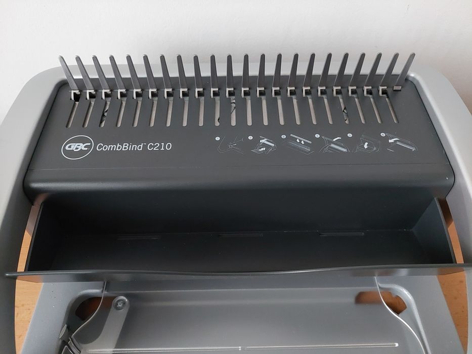 Подвързваща машина GBC CombBind C210 с пластмасови спирали