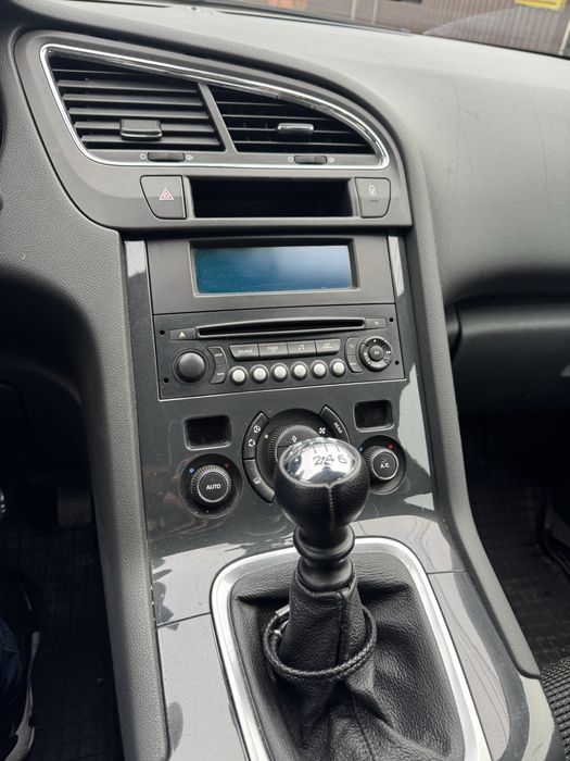 Peugeot 5008, 2012
