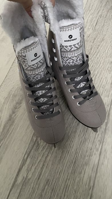 Коньки женскиее