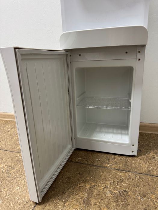 Диспенсер (кулер) для бутилированной воды