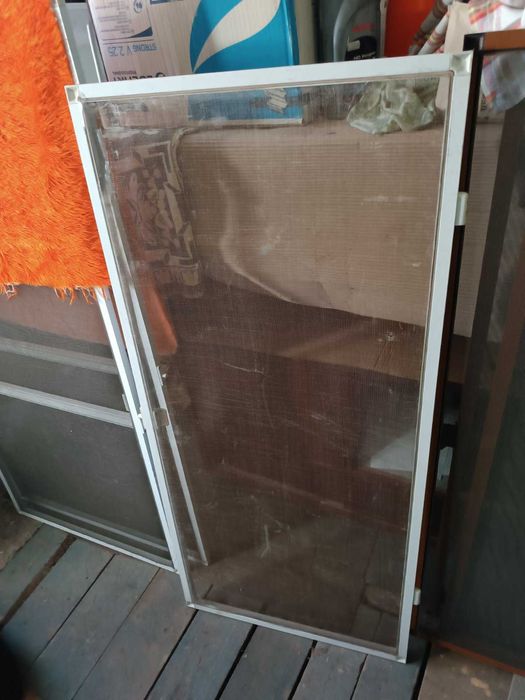 Продавам входни метални и вътрешни интериорни врати и комарници