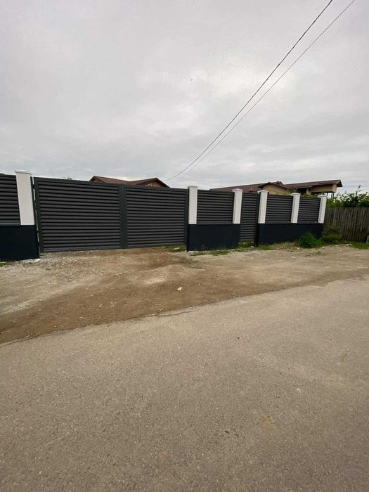 Garduri din panouri stil jaluzele, sipca metalica, tabla, plasa si BCA