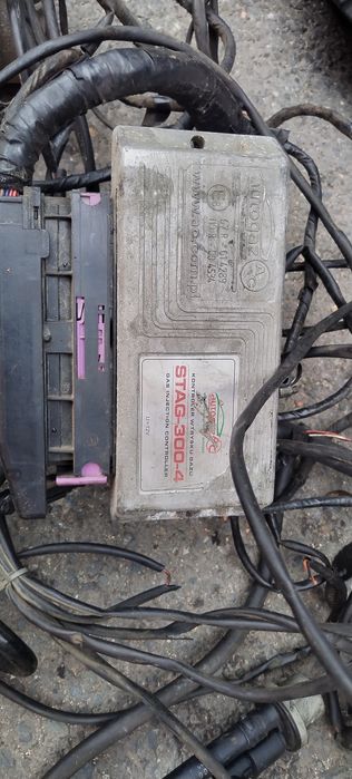 Vând skoda octavia 2 avariată +12 cauciucuri cu jante tabla  bara fata  spate noi, instalație gaz tommaseto...