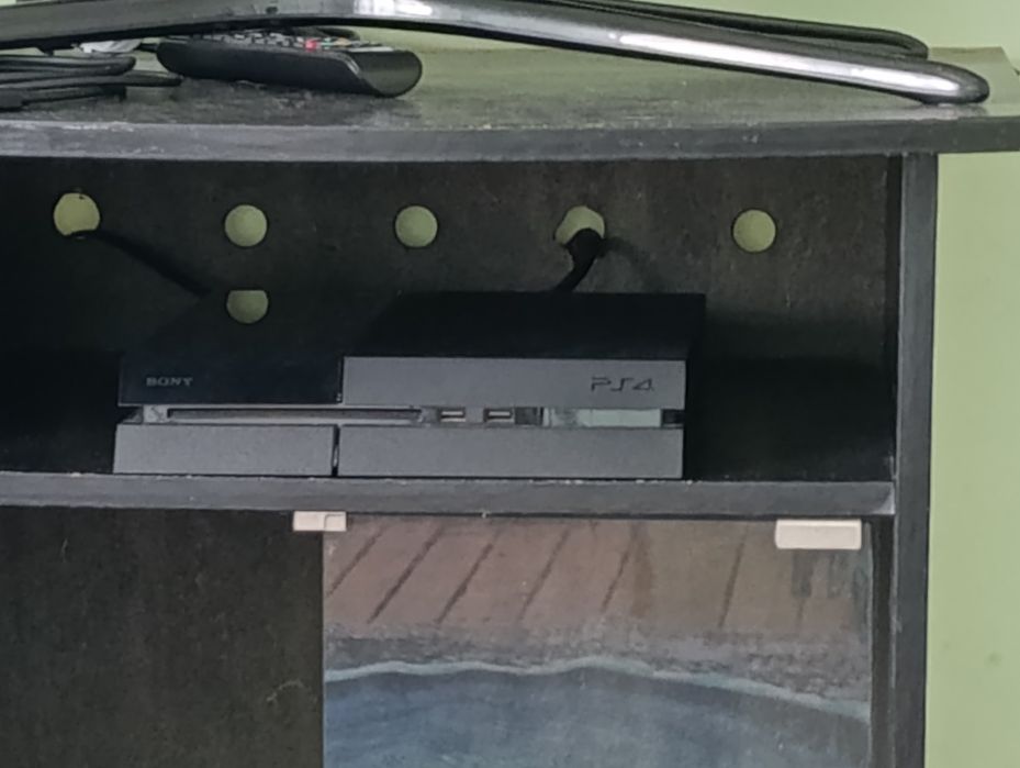 Пс 4 и телевизор в комплекте 4 игры