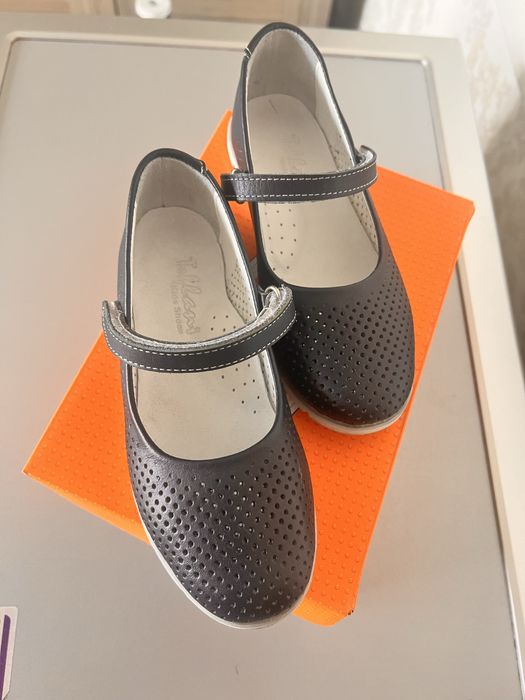 Продам детские туфли