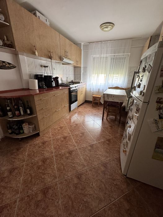 Apartament 3 camere tip C cu  beci - zona Rogerius