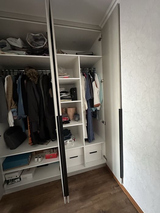 Продается встроенный шкаф