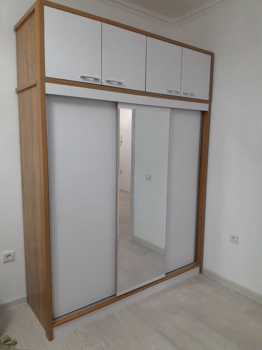 Shkaf yotoqxona uchun zamonaviy