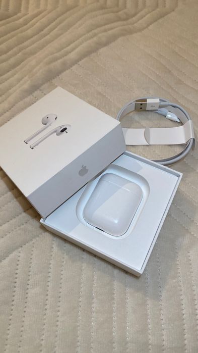 Airpods 2 with Charging Case