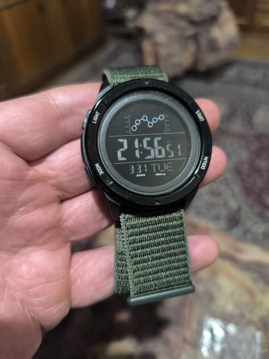 Спортен електронен часовник водоустойчив с подсветка и други екстри