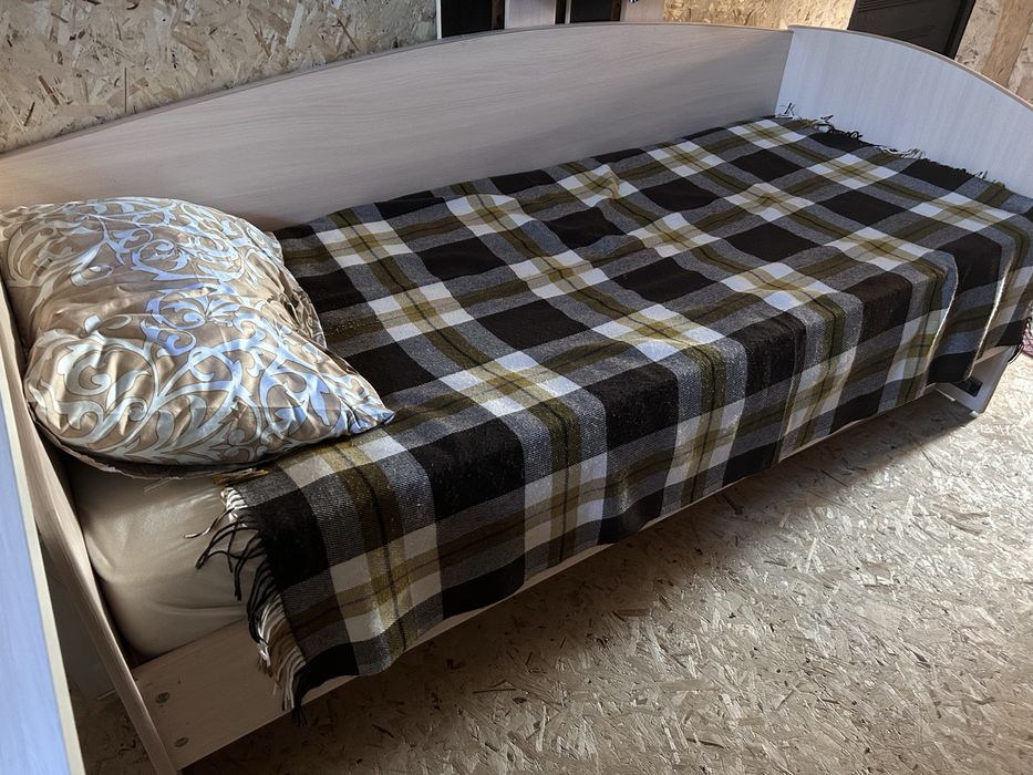 Продам кровать б/у самовывоз