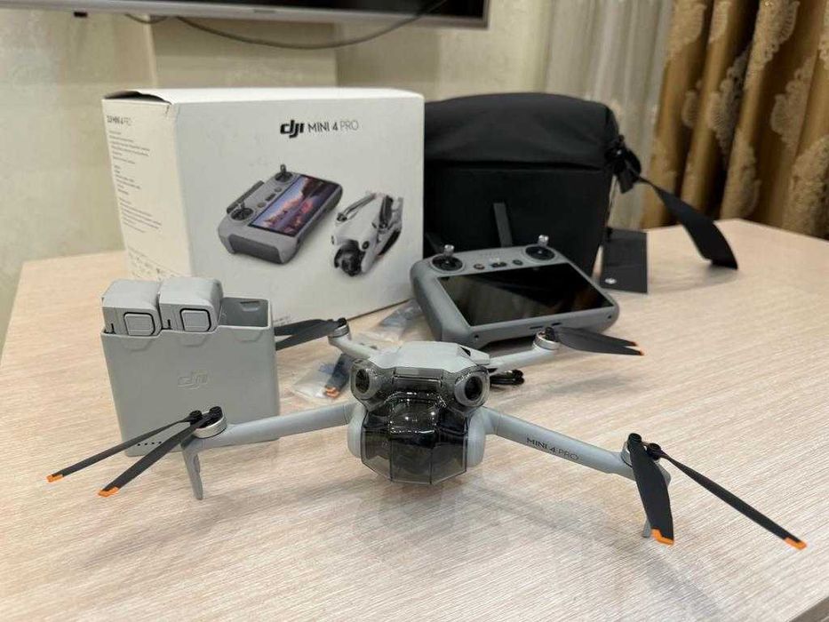 Дрон DJI Mini 4 Pro Fly More Combo Plus (RC 2) квадрокоптер