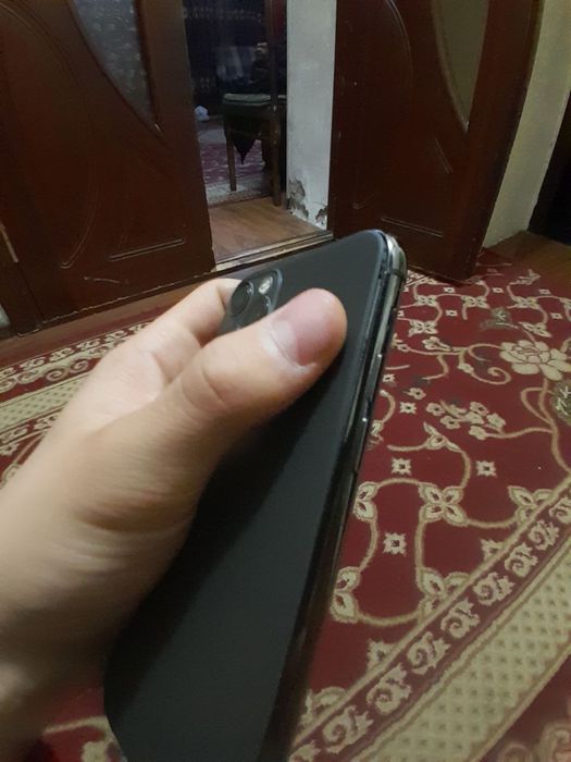Iphone 11 pro narxi 220 dollr 64 tali rangi qora
