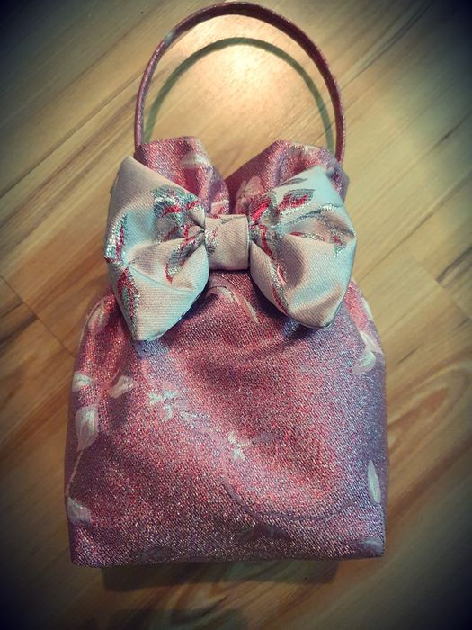 Официална рокля с подарък чанта абитуриентски бал