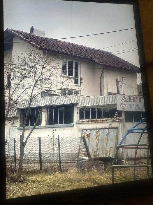 Дава се под наем Къща в с. Студена, Област Перник - 700 кв.м за 5186.7 € - Снимка #3