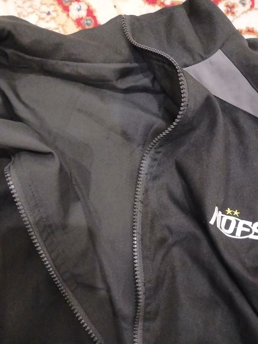 Продам бомбер,спортивка очень красивый