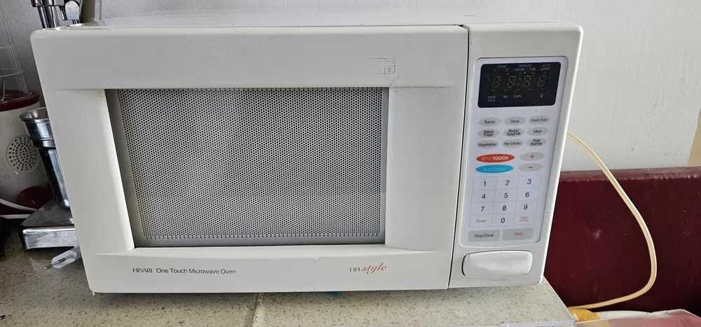 Cuptor cu Micorunde Hinari LifeStyle 1200 wati . stare Buna .