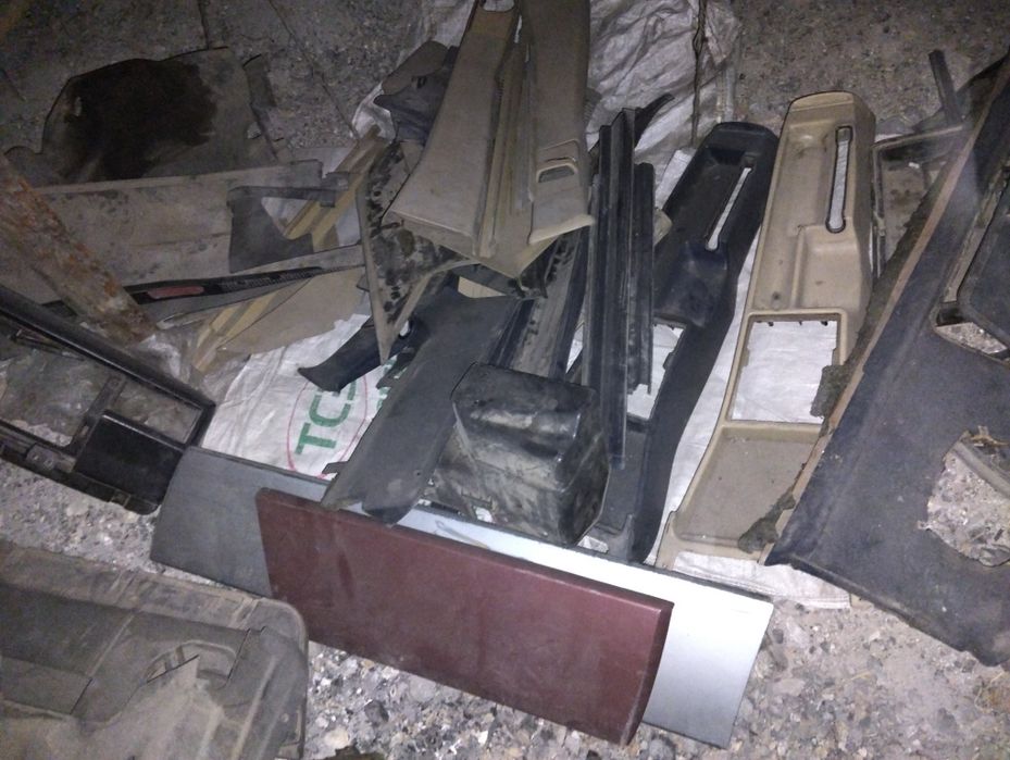 Элементы салона Мерседес 190 продам