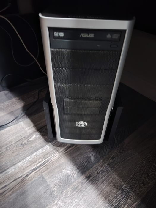 Компьютер с комплектом полным и принтер