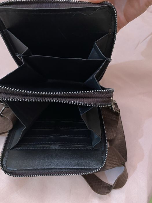 Новую     барсетку     срочно    продам