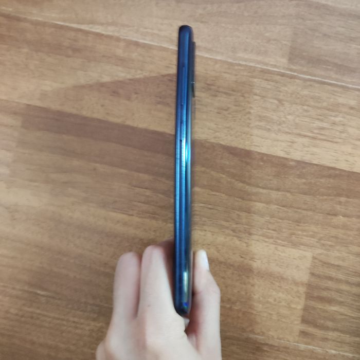 НЕ рабочий Samsung. (Может заработать если починить, но не обещаю)
