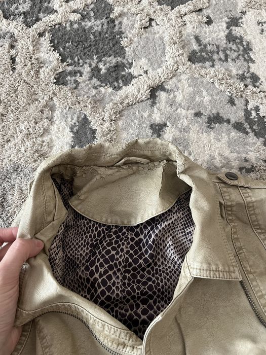 Две куртки и жилетка