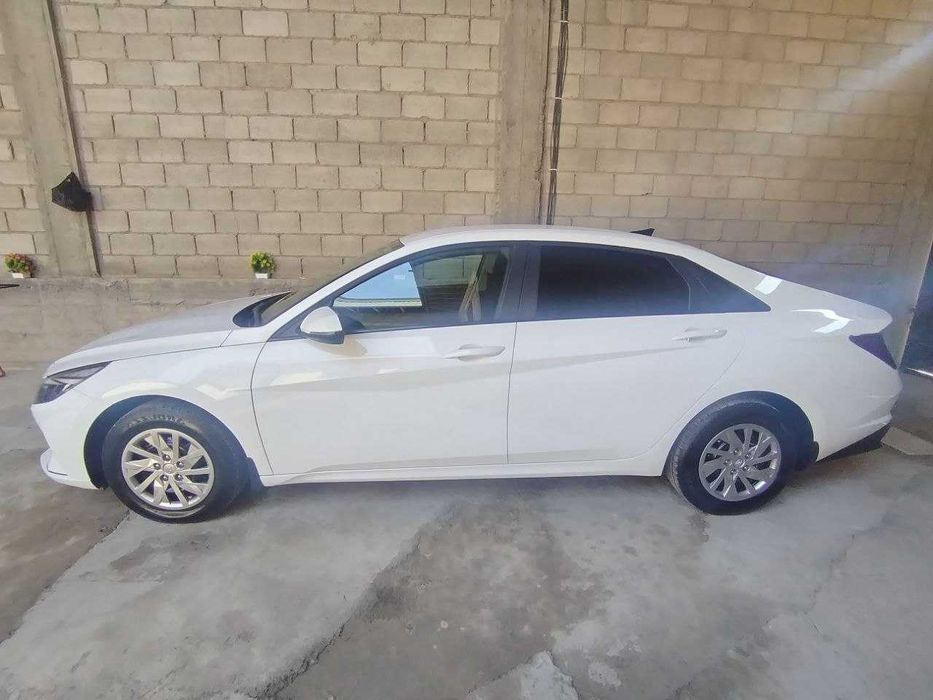 Hyundai Elantra 1,6 motor 90,800 km benzin
