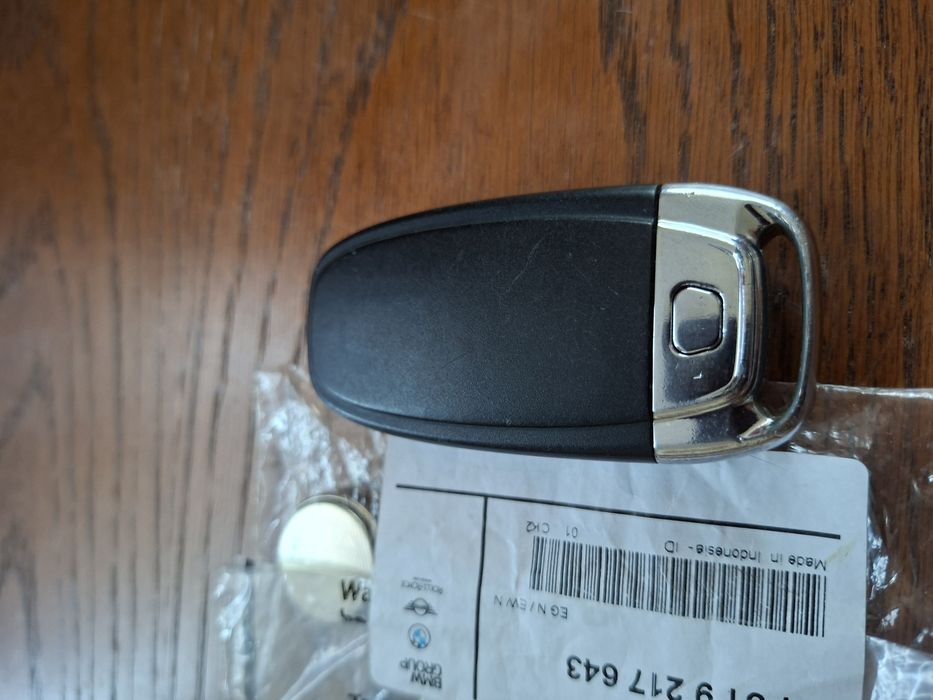 CHEIE ORIGINALĂ cu telecomandă Audi  A6 - OEM
Vând cheie cu telecomandă