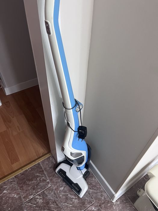 Пылесос вертикальный